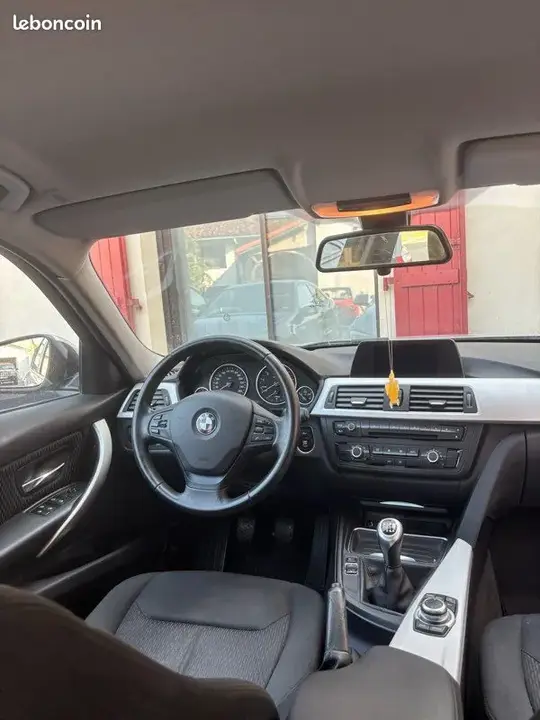 BMW 320I 2012 photo 2