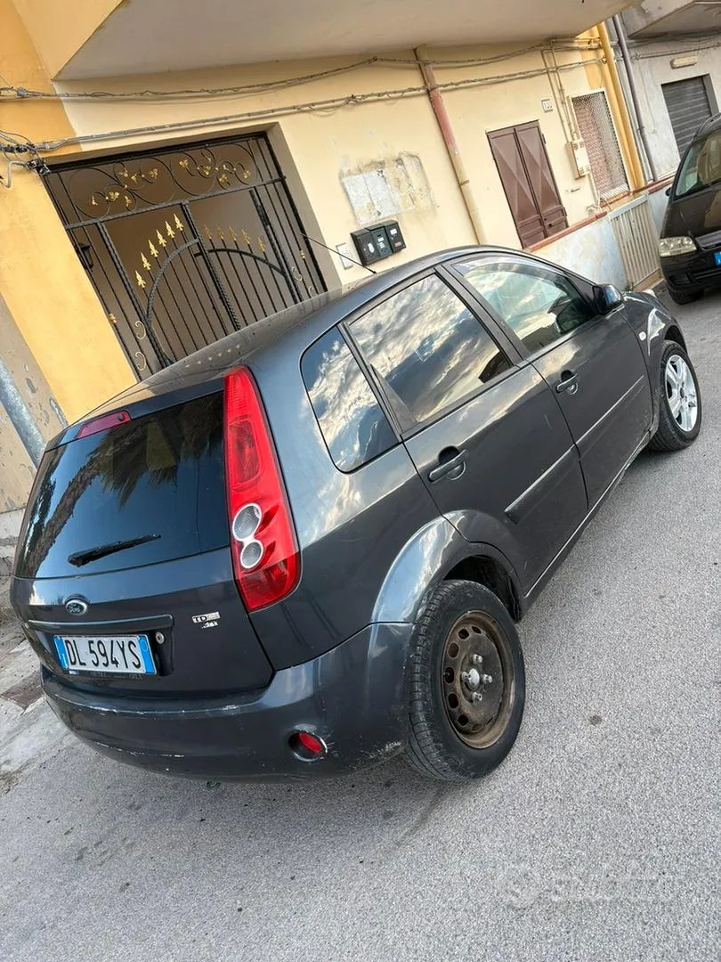 Ford Fiesta 2008 photo 2