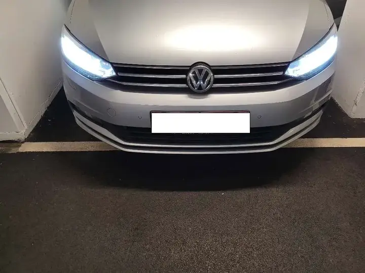 Volkswagen Touran 2016 photo 2