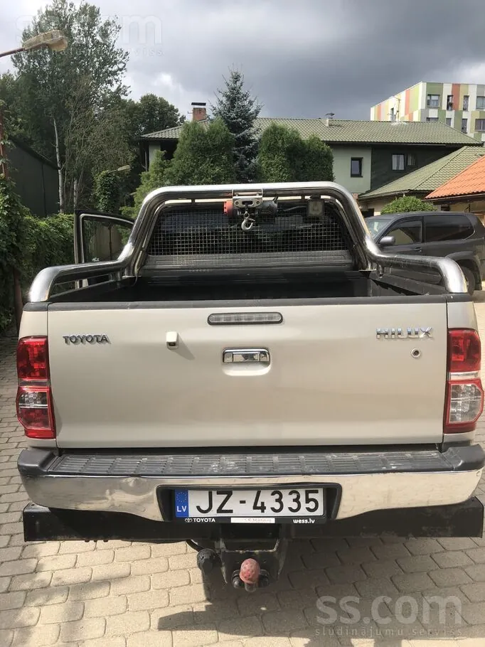 Toyota Hilux 2015 photo 4