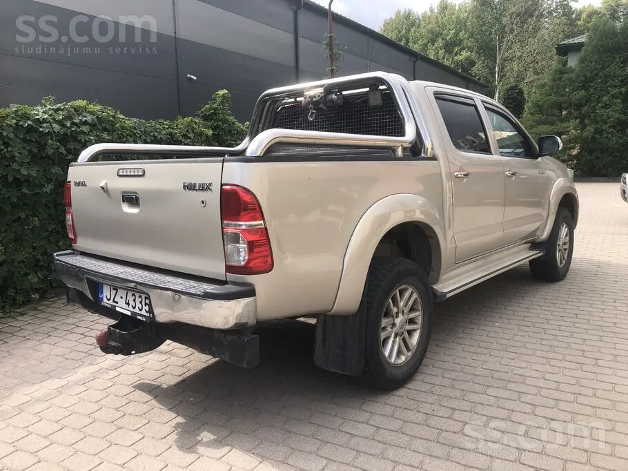 Toyota Hilux 2015 photo 2