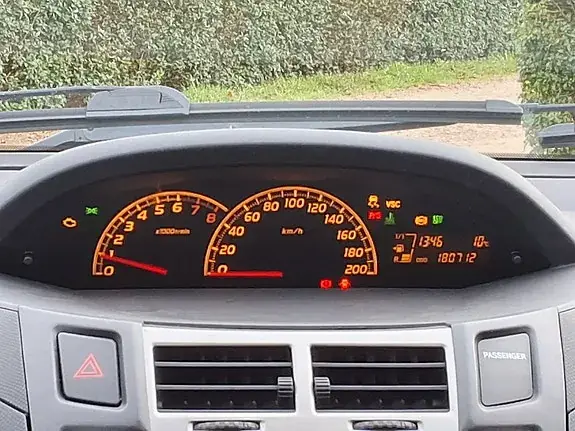 Toyota Yaris 2011 photo 5