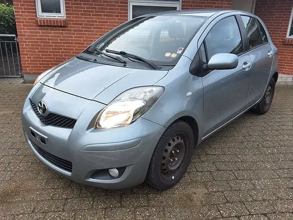 Toyota Yaris 2011 photo 2