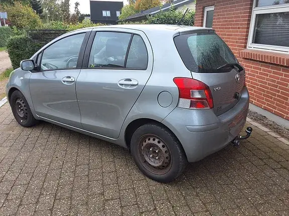 Toyota Yaris 2011 photo 3