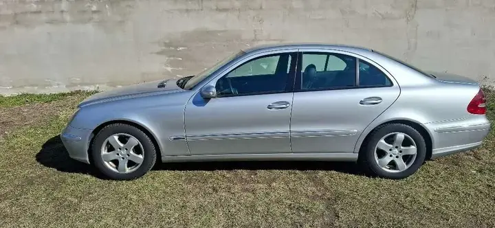 Mercedes-Benz E-Class 2002 photo 2