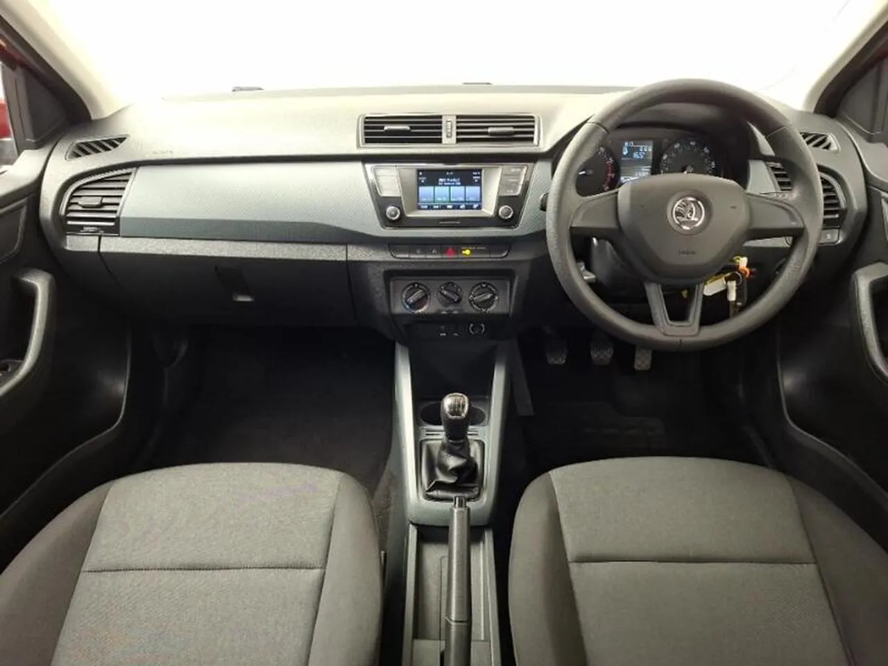 Skoda Fabia 2015 photo 3