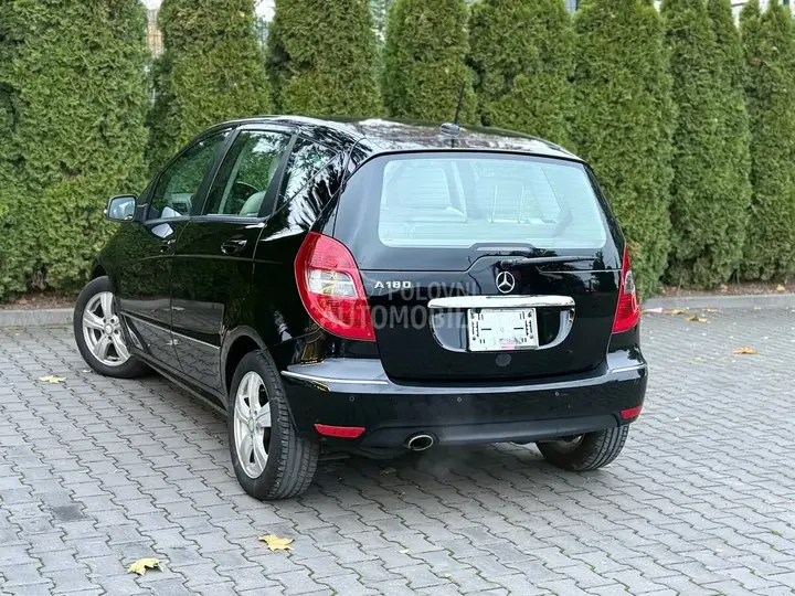 Mercedes-Benz A 180 2011 photo 4