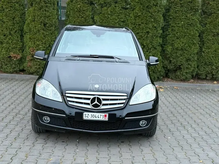 Mercedes-Benz A 180 2011 photo 2