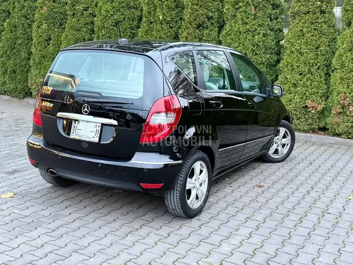 Mercedes-Benz A 180 2011 photo 5