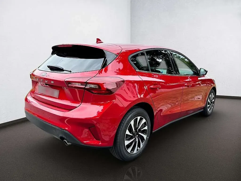 Ford Focus 2024 photo 2