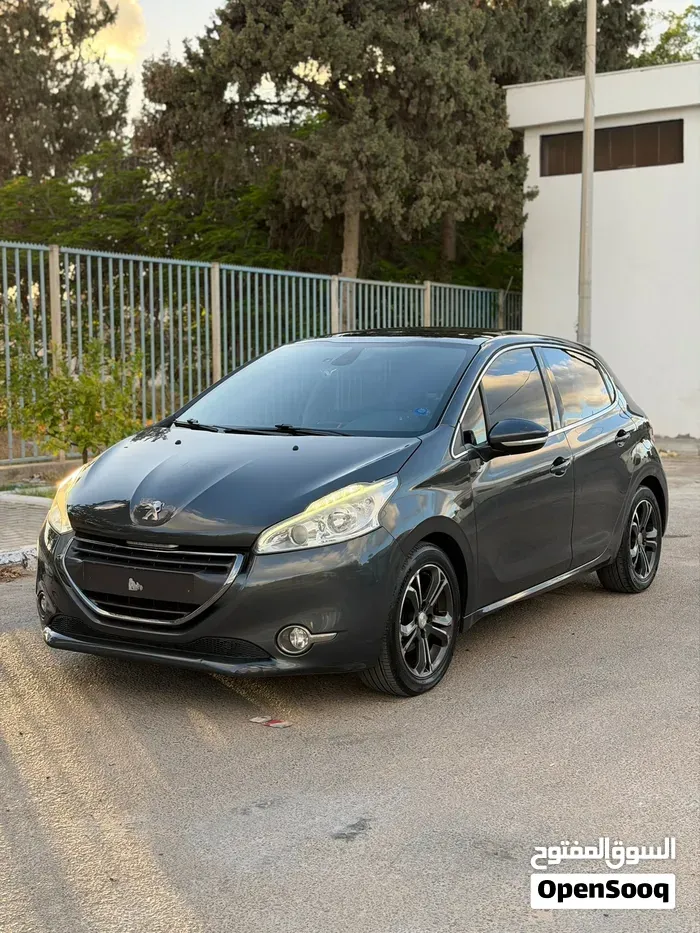 Peugeot 208 2014 photo 2