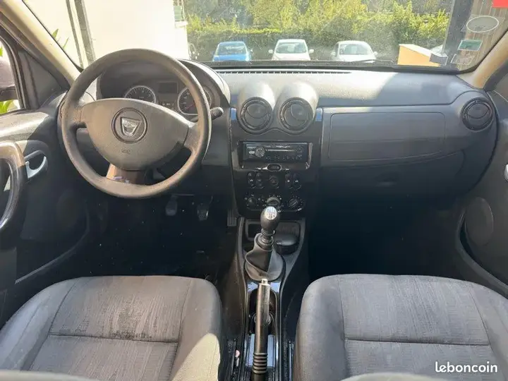 Dacia Duster 2010 photo 2