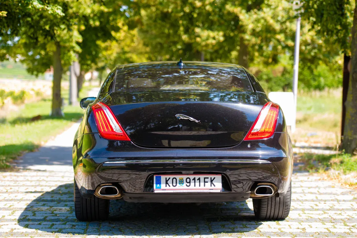 Jaguar Xj 2013 photo 2