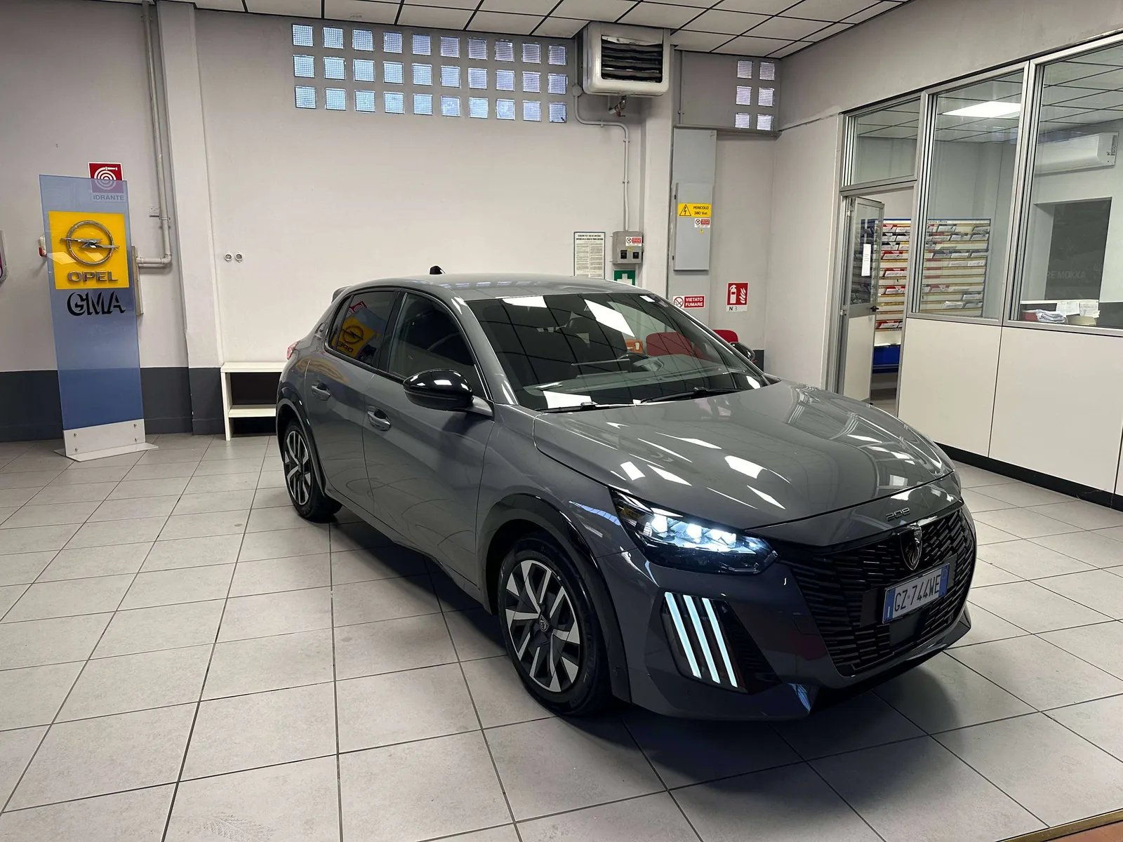 Peugeot 208 2025 photo 2