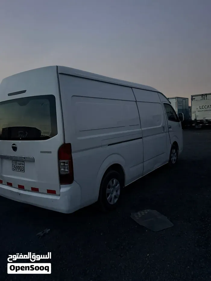 Toyota Hiace 2017 photo 4
