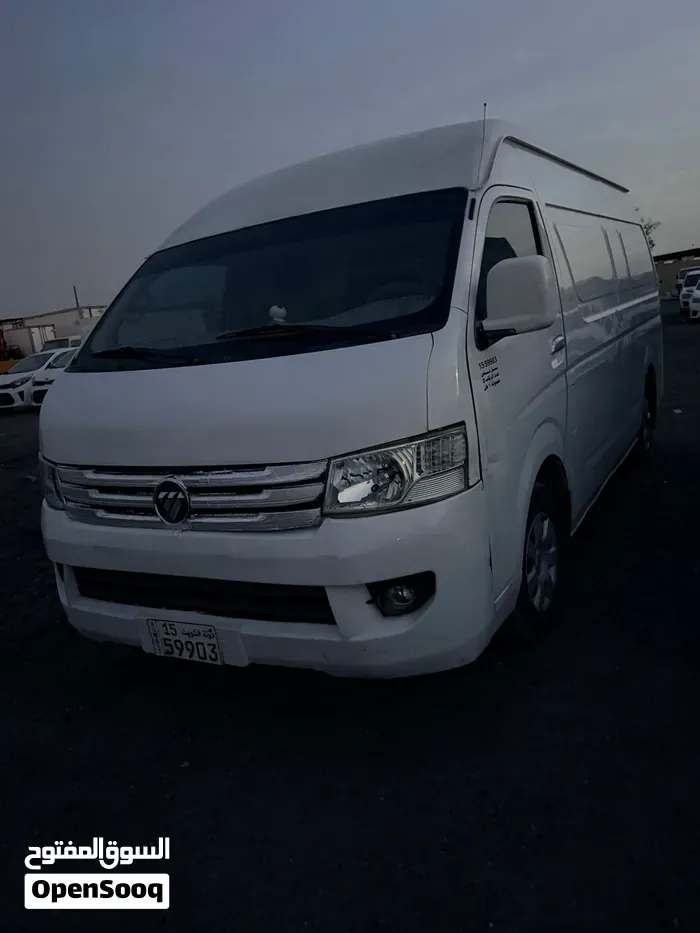 Toyota Hiace 2017 photo 2