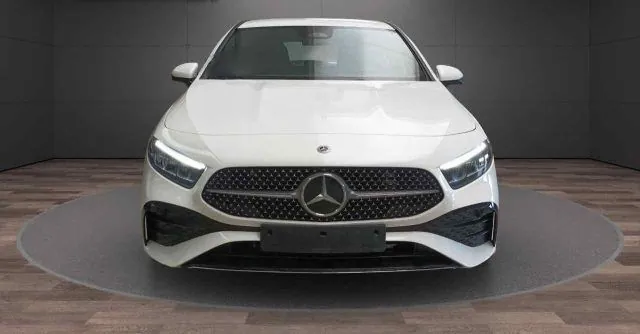 Mercedes-Benz A180 2024 photo 2