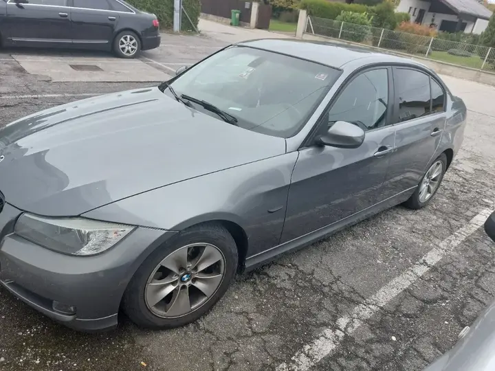 BMW 3 Series 2010 photo 2