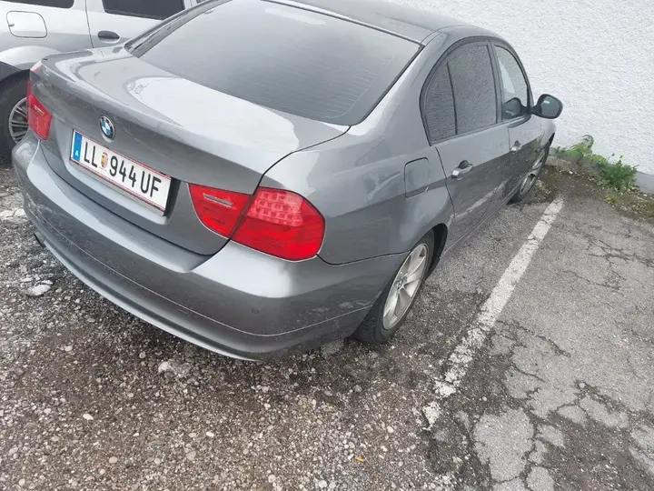 BMW 3 Series 2010 photo 3