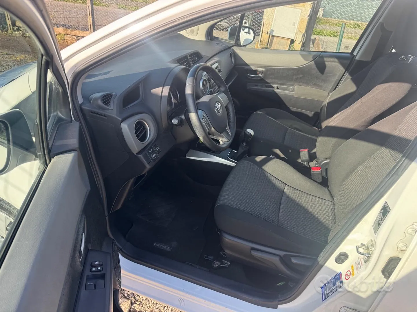 Toyota Yaris 2013 photo 5