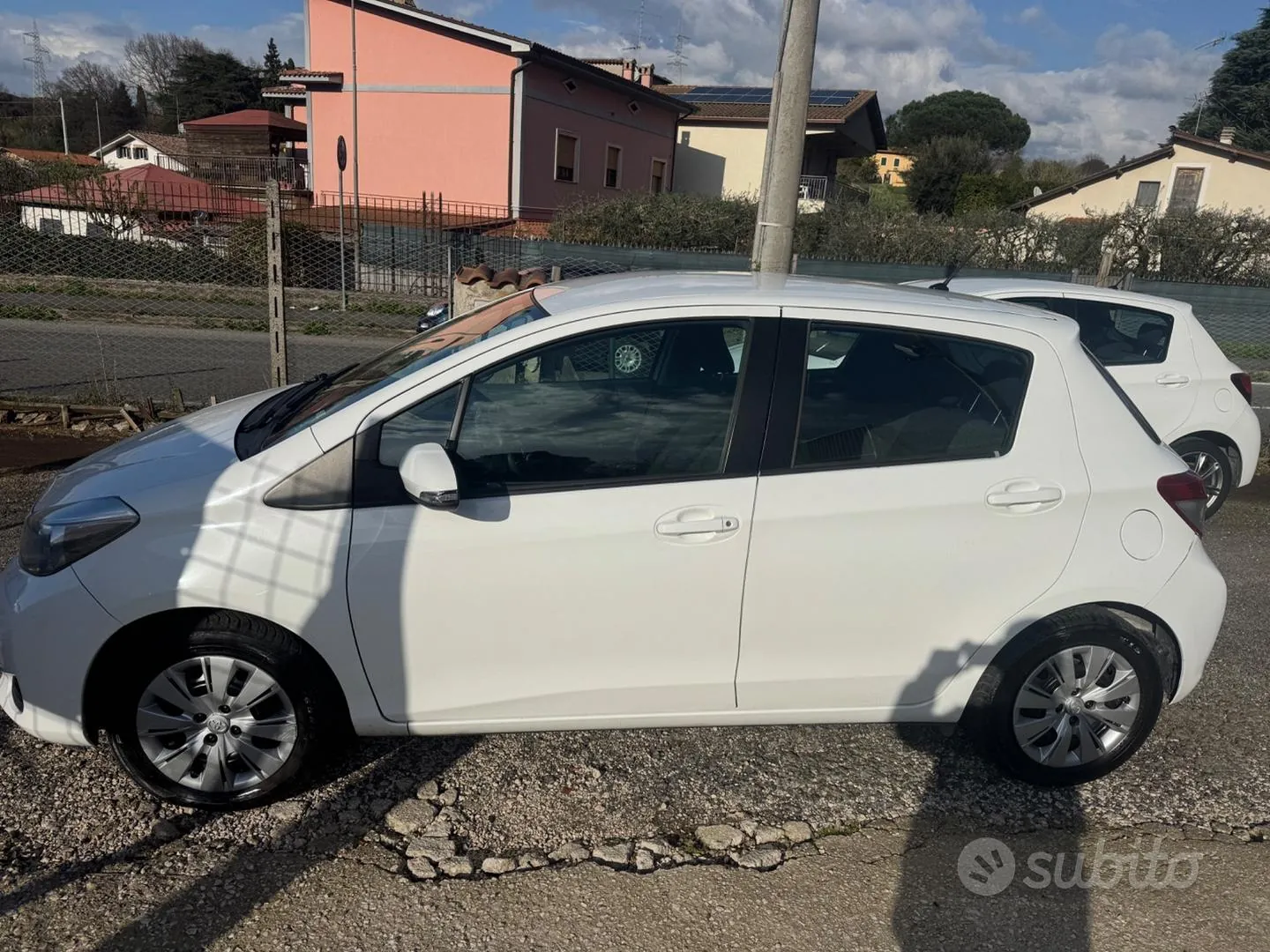 Toyota Yaris 2013 photo 2