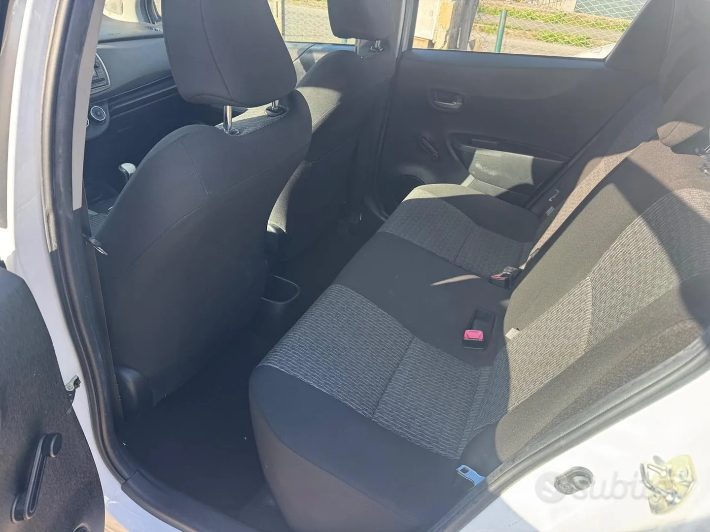 Toyota Yaris 2013 photo 4