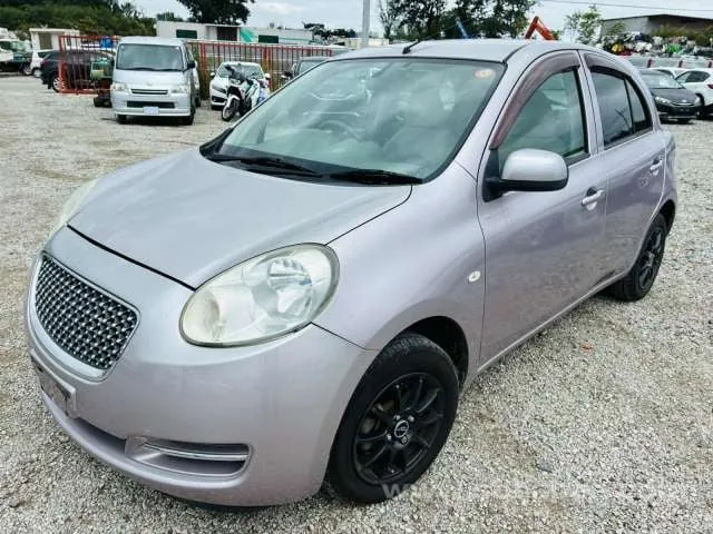 Nissan March 2011 photo 2