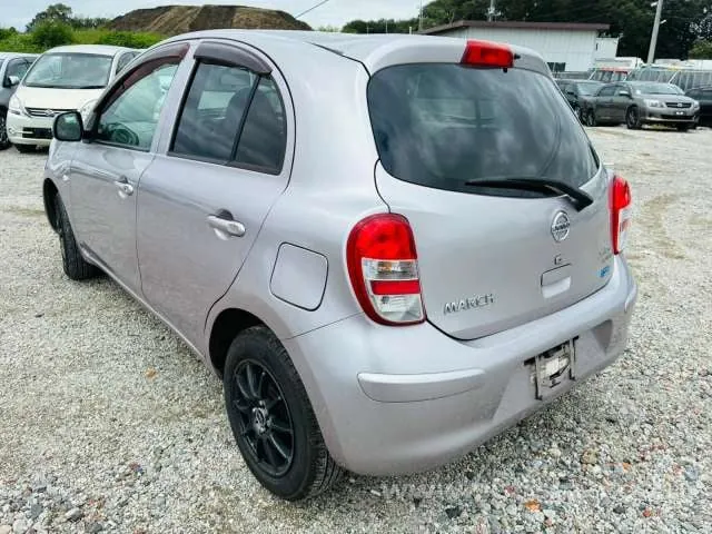Nissan March 2011 photo 3