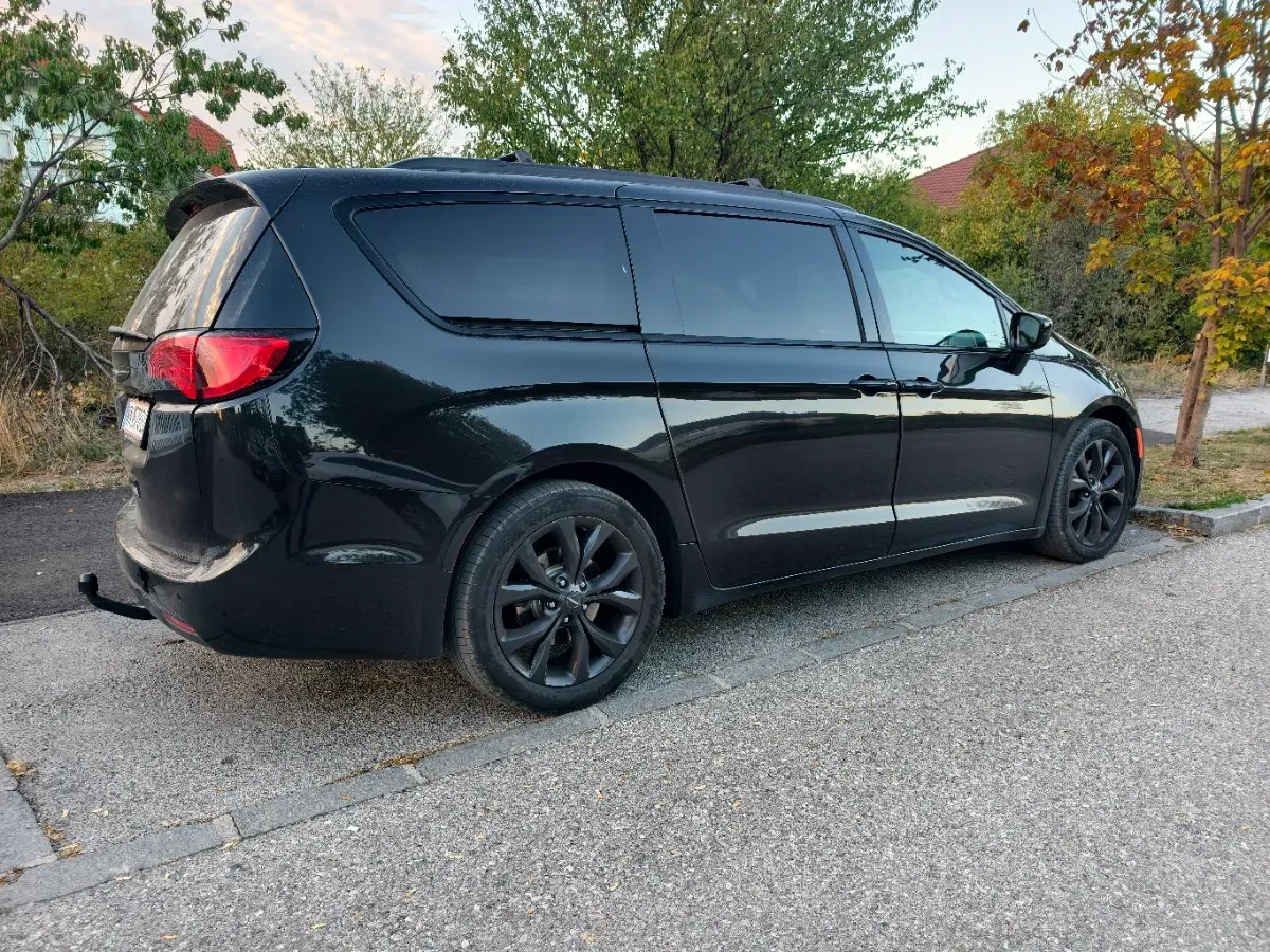 Chrysler Pacifica 2020 photo 2