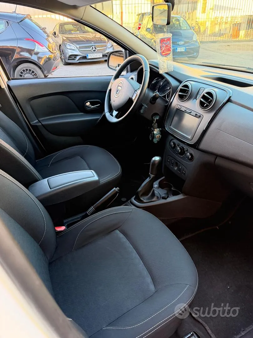 Dacia Sandero 2015 photo 2
