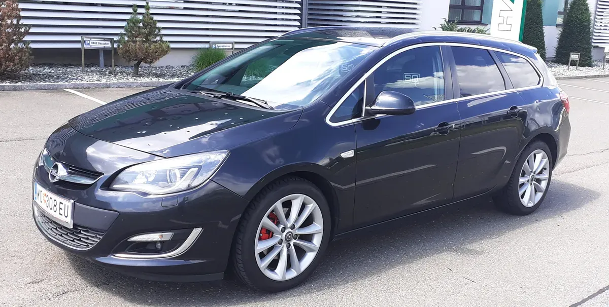 Opel Astra 2013 photo 2