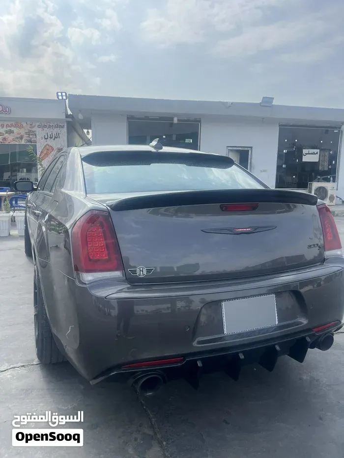 Chrysler 300 2022 photo 2