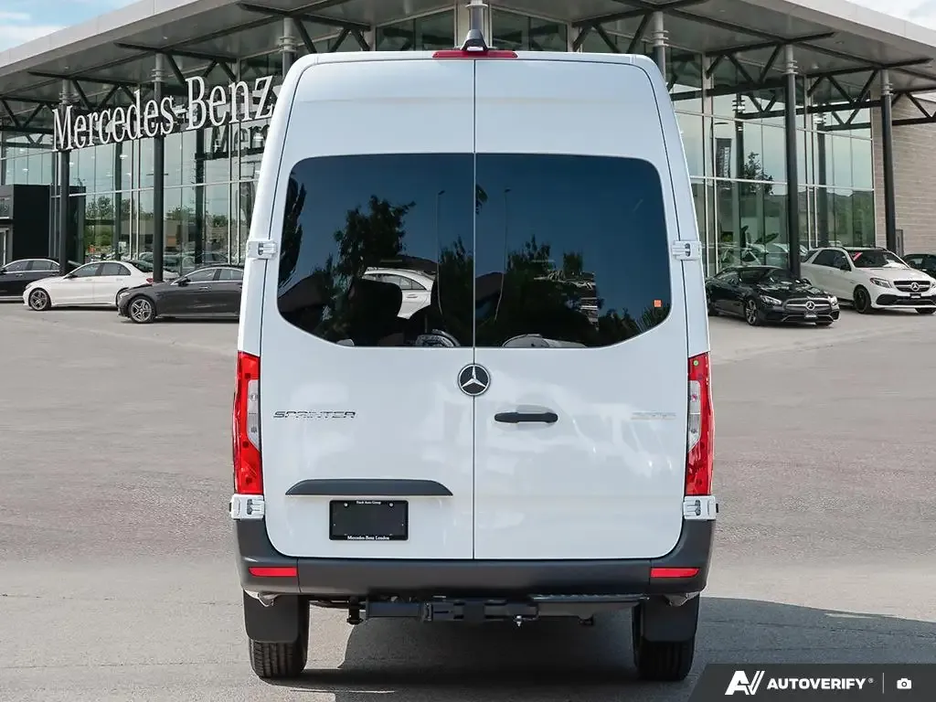 Mercedes-Benz Sprinter 2026 photo 5