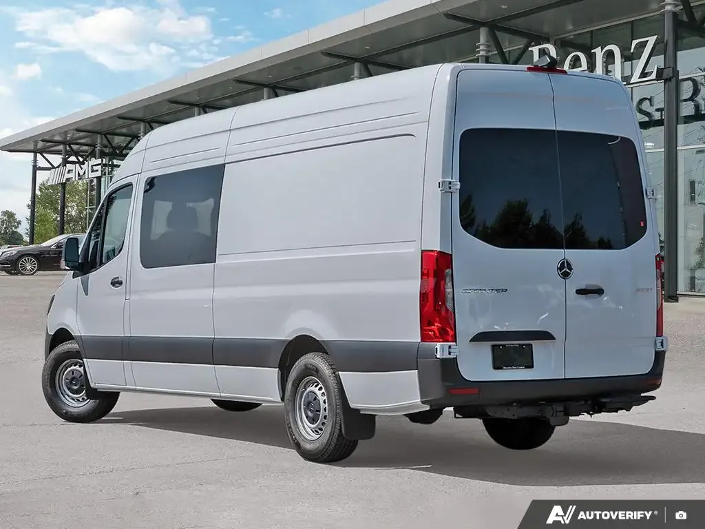 Mercedes-Benz Sprinter 2026 photo 4
