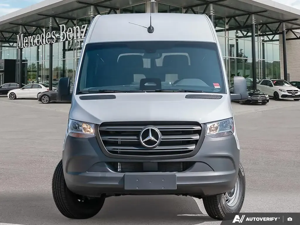Mercedes-Benz Sprinter 2026 photo 2
