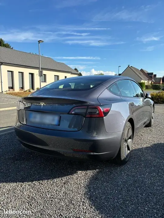 Tesla Model 3 2022 photo 2