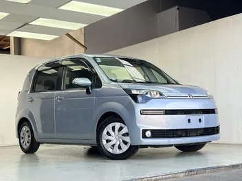 Toyota Spade 2015 photo 2