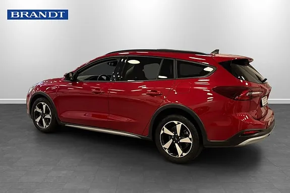Ford Focus 2022 photo 2