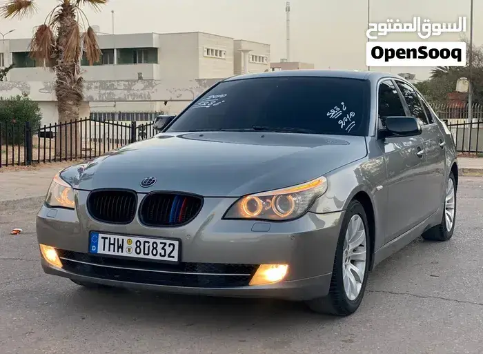 BMW 5 Series 2010 photo 2
