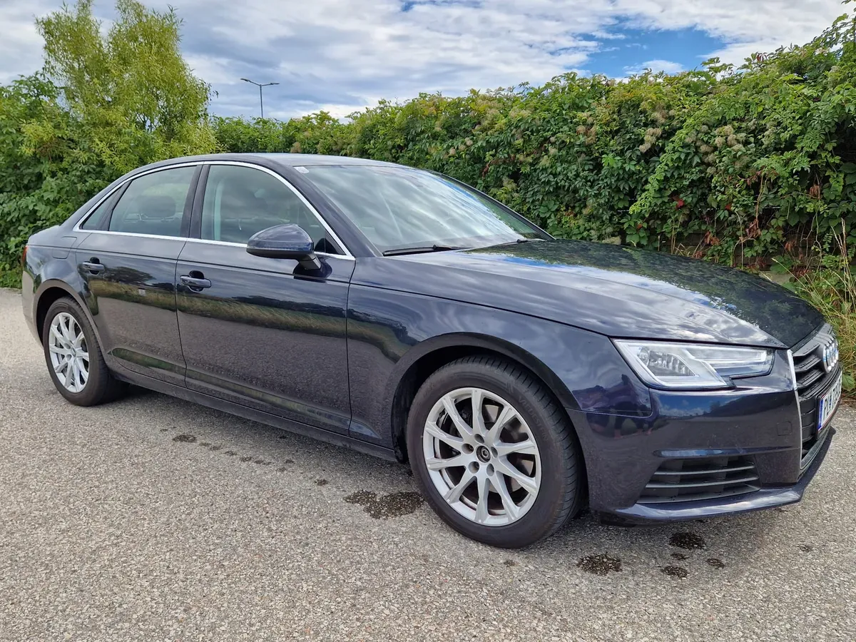Audi A4 2018 photo 2