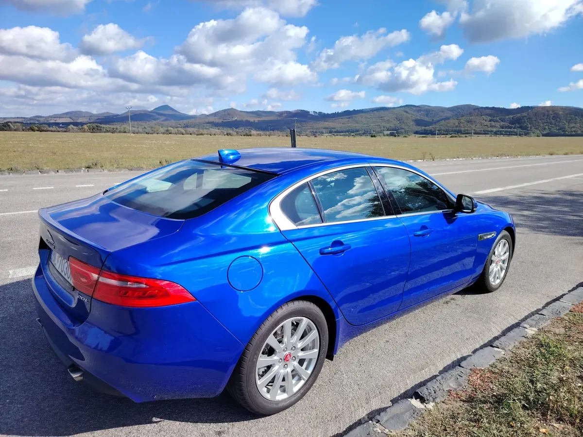 Jaguar Xe 2018 photo 3