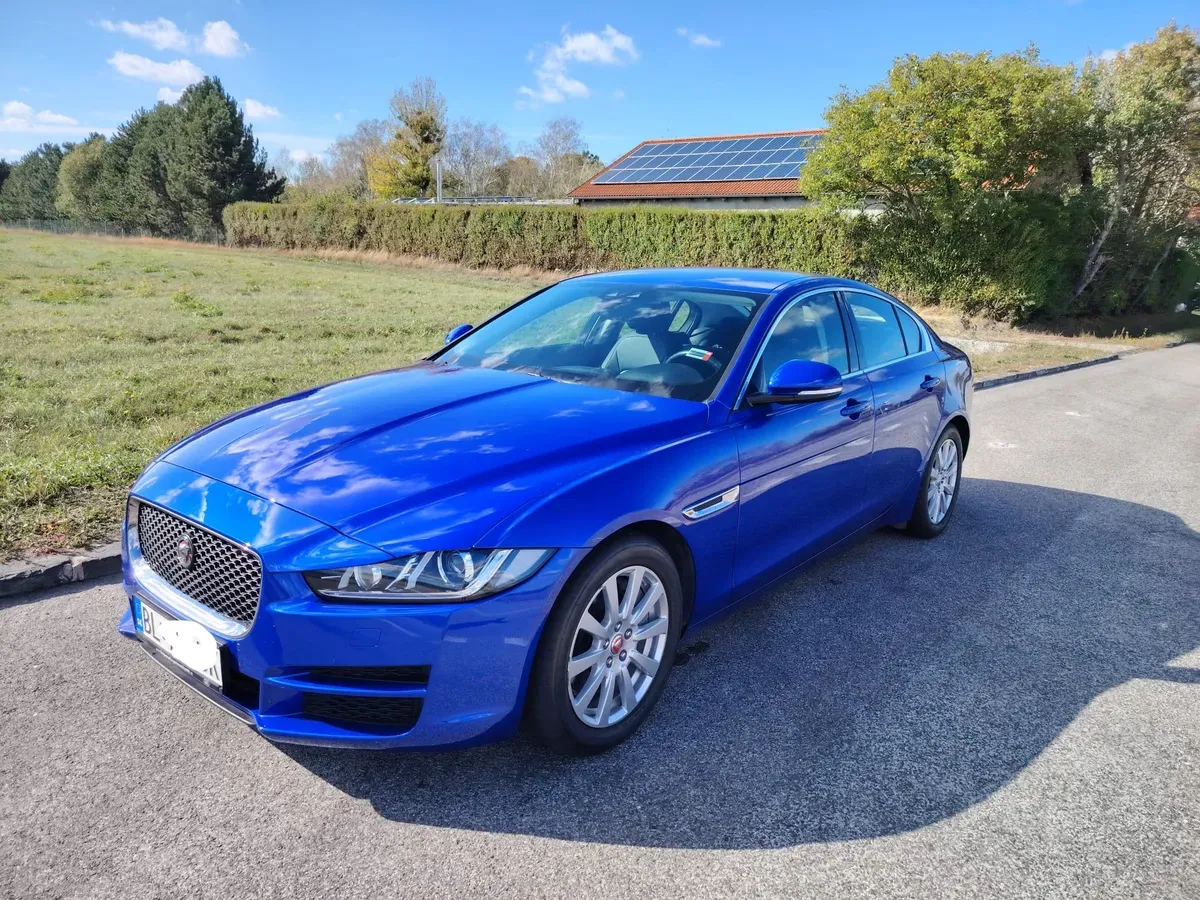 Jaguar Xe 2018 photo 2