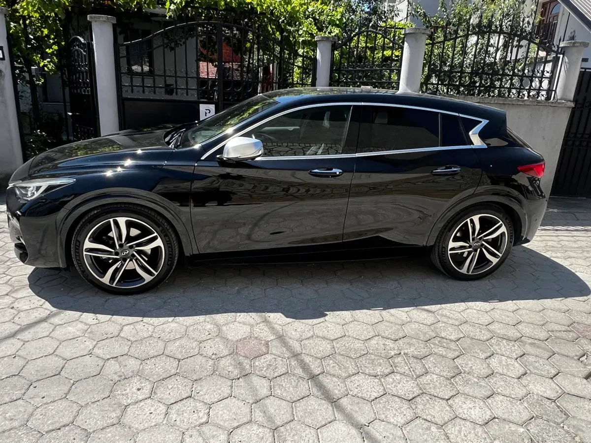 Infiniti Q30 2016 photo 3