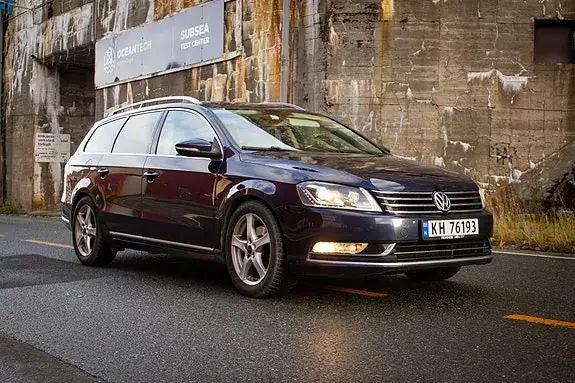 Volkswagen Passat 2011 photo 2