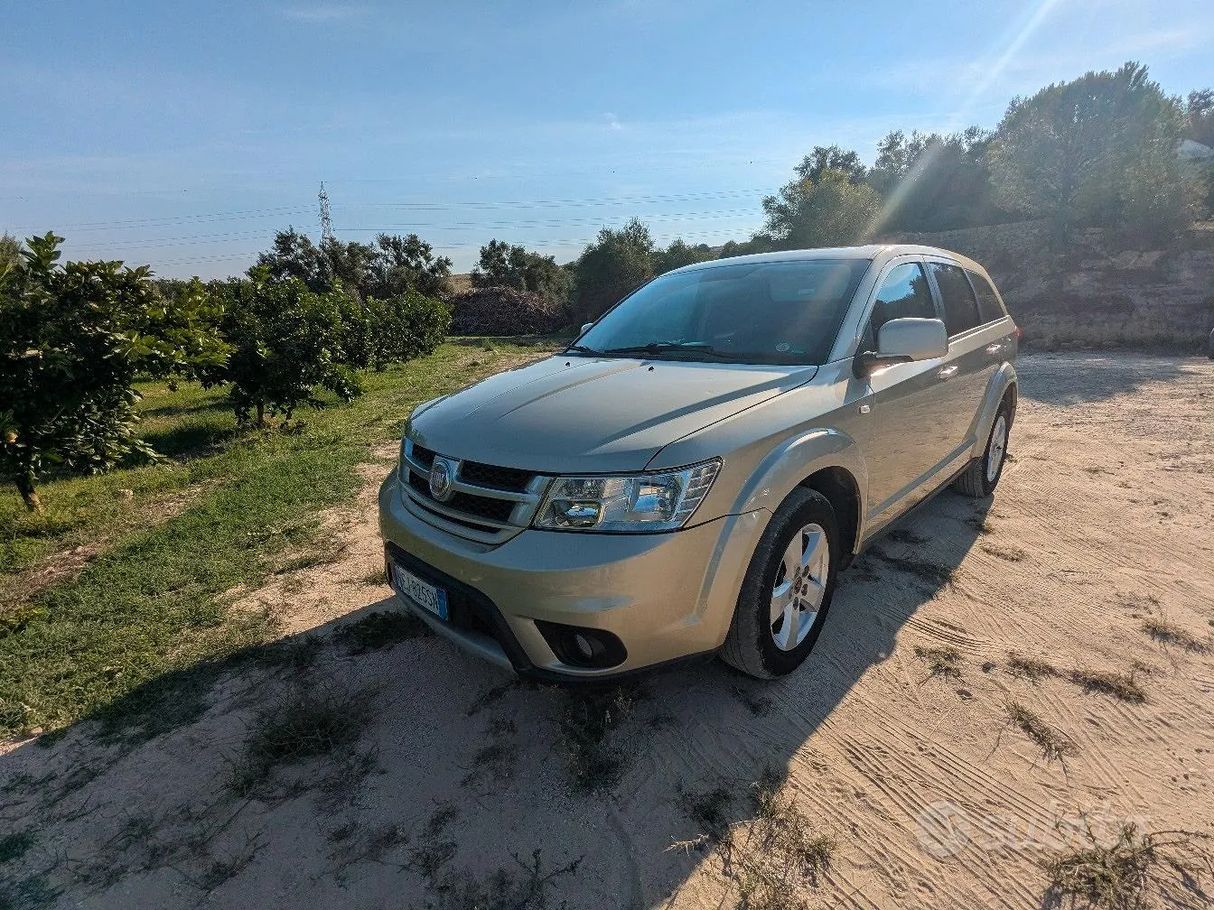 Fiat Freemont 2011 photo 2