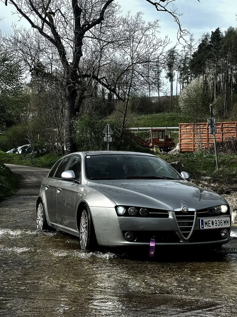 Alfa Romeo 159 2007 photo 2
