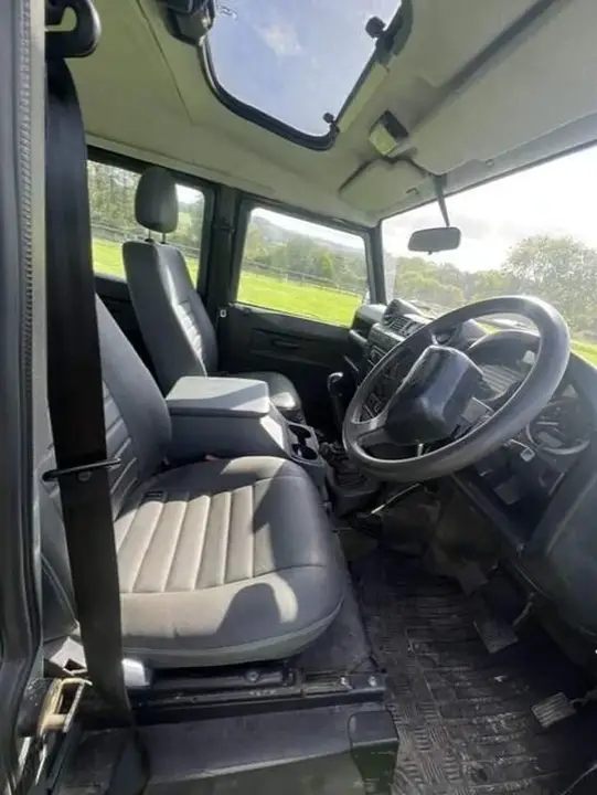 Land Rover Defender 110 2014 photo 4