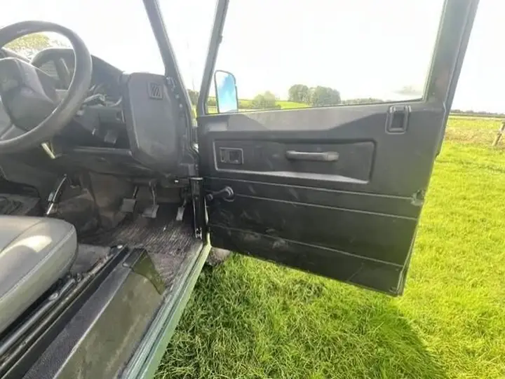 Land Rover Defender 110 2014 photo 5