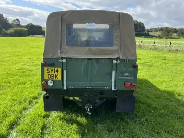 Land Rover Defender 110 2014 photo 3