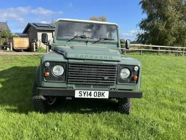 Land Rover Defender 110 2014 photo 2